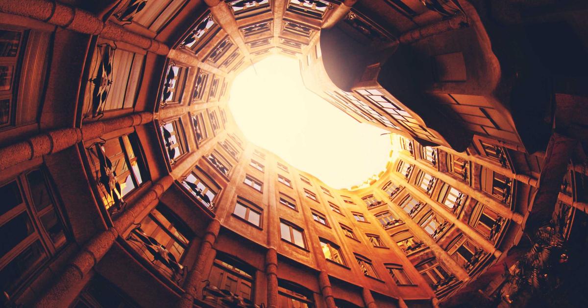 Пожизненный доступ к онлайн-курсам для бизнеса и профессионального развития на ноутбуке