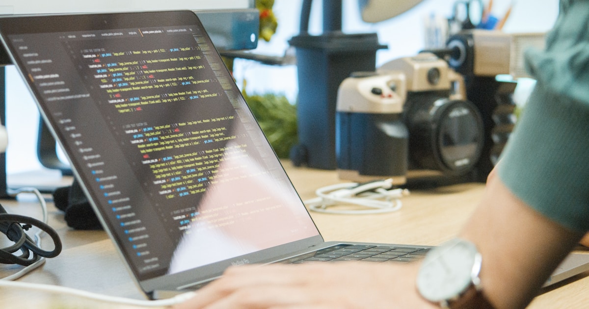 Интерфейс AI-приложения 1min.AI для бизнес-задач на экране ноутбука