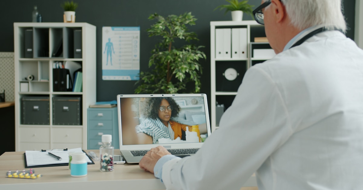 Интерфейс чат-бота Claude с интерактивными приложениями для рабочих задач