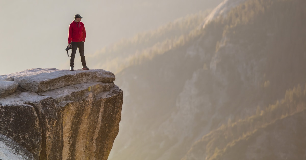 Предприниматель преодолевает трудности на пути к успеху в бизнесе