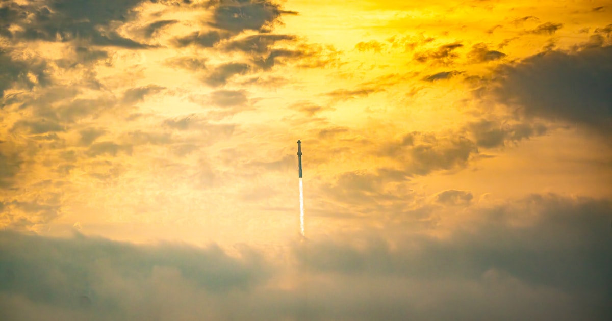 Илон Маск представляет концепцию лунной фабрики для производства спутников с искусственным интеллектом