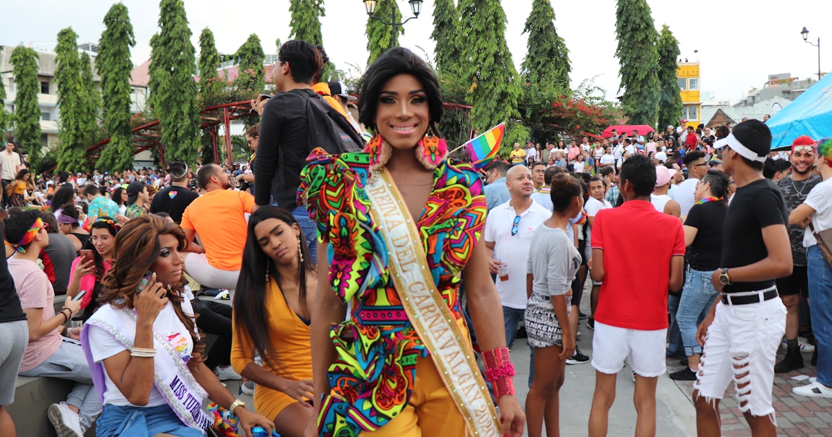 Участница конкурса красоты Кейли Буш на сцене