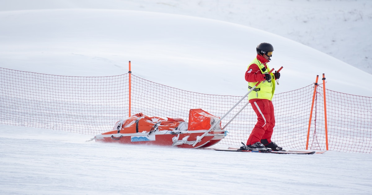 Французская биатлонистка Жюлия Симон с золотой медалью на Олимпийских играх 2026 года