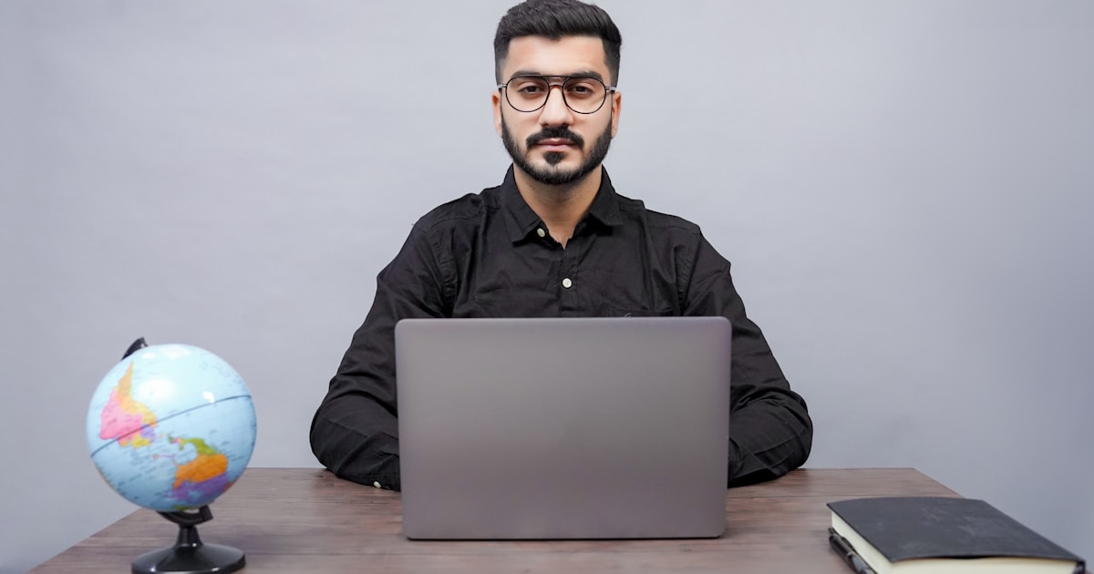 Интерфейс платформы CareerSprinter на экране ноутбука с графиками карьерного роста