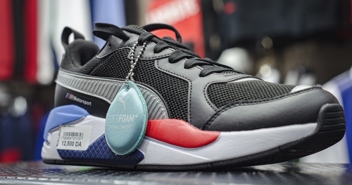 Новые умные кроссовки Nike Project Amplify с титановыми накладками на голень