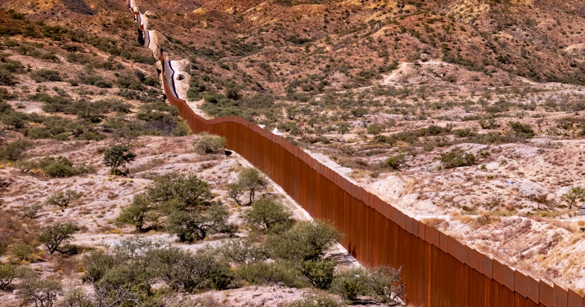 Схематичное изображение карты США с отметками офисов ICE