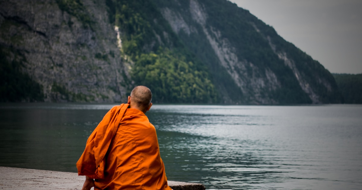 Буддийский монах в медитации, исследование активности мозга