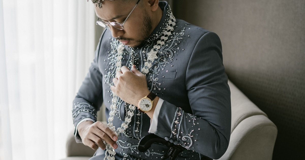 Стильный мужской образ с акцентом на детали гардероба