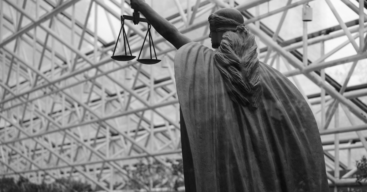 Дональд Трамп и документы судебного дела