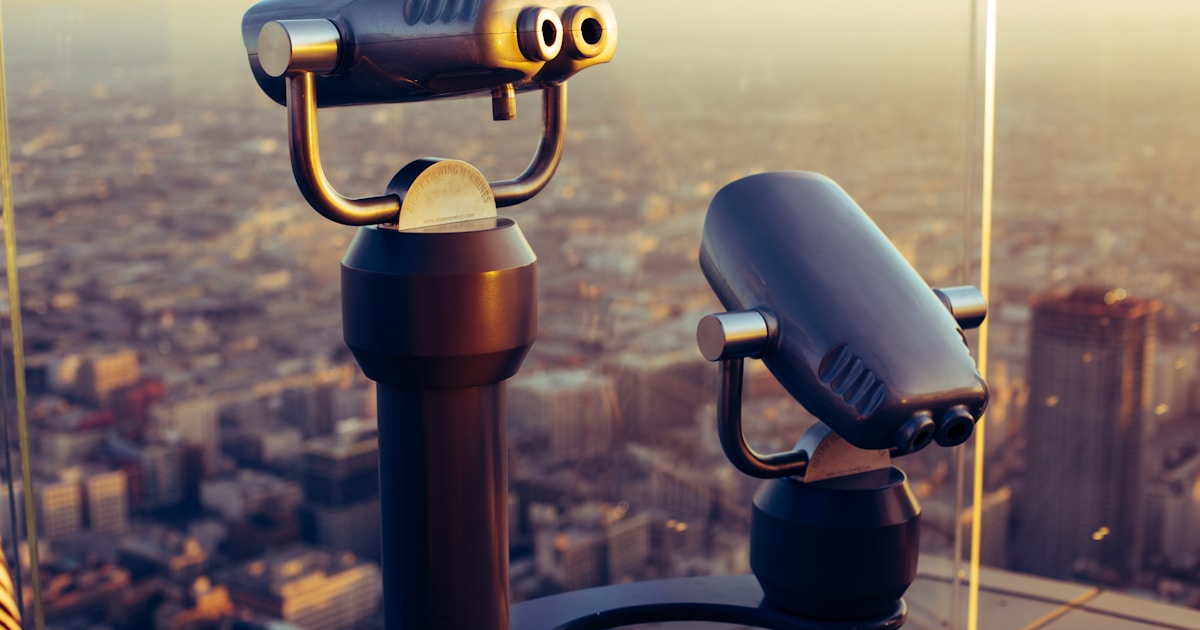 Схема автоматизированной воронки продаж с акцентом на человеческое взаимодействие