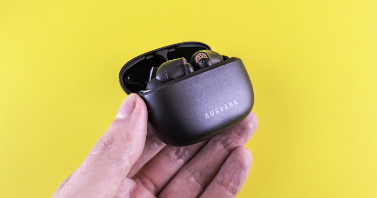 Устройство с искусственным интеллектом для записи и транскрибации встреч на столе