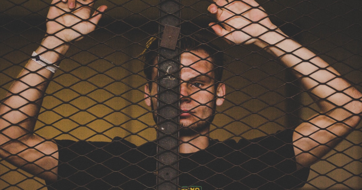 ТикТокер у тюремного забора, судебное заседание