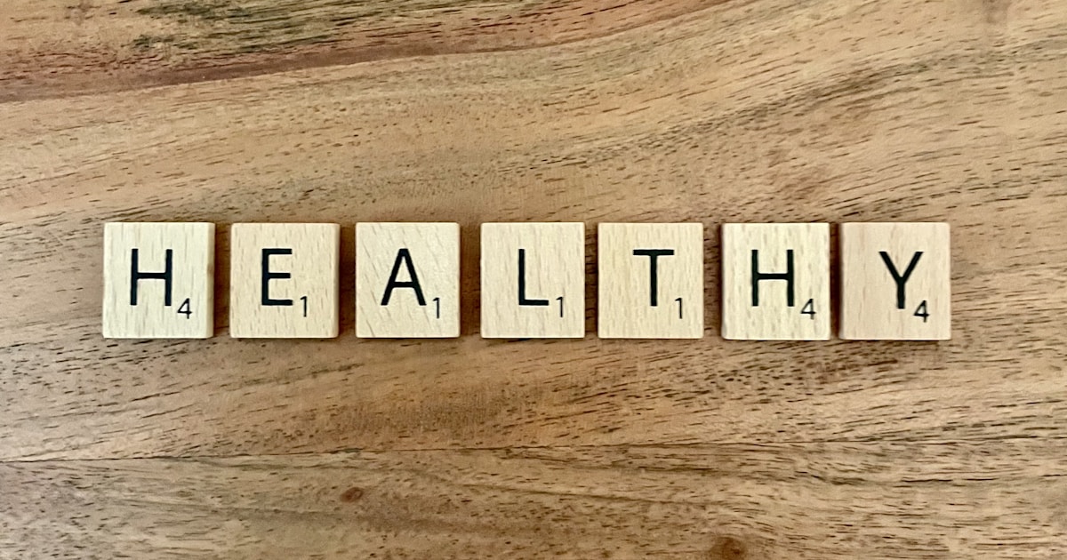 Питер Аттия, врач и эксперт по долголетию, на публичном выступлении