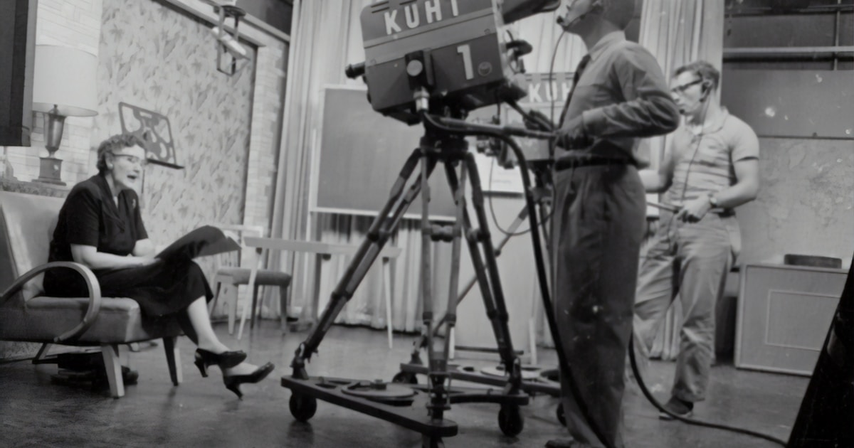 Мисс Пигги и Сабрина Карпентер на съёмках Маппет-шоу