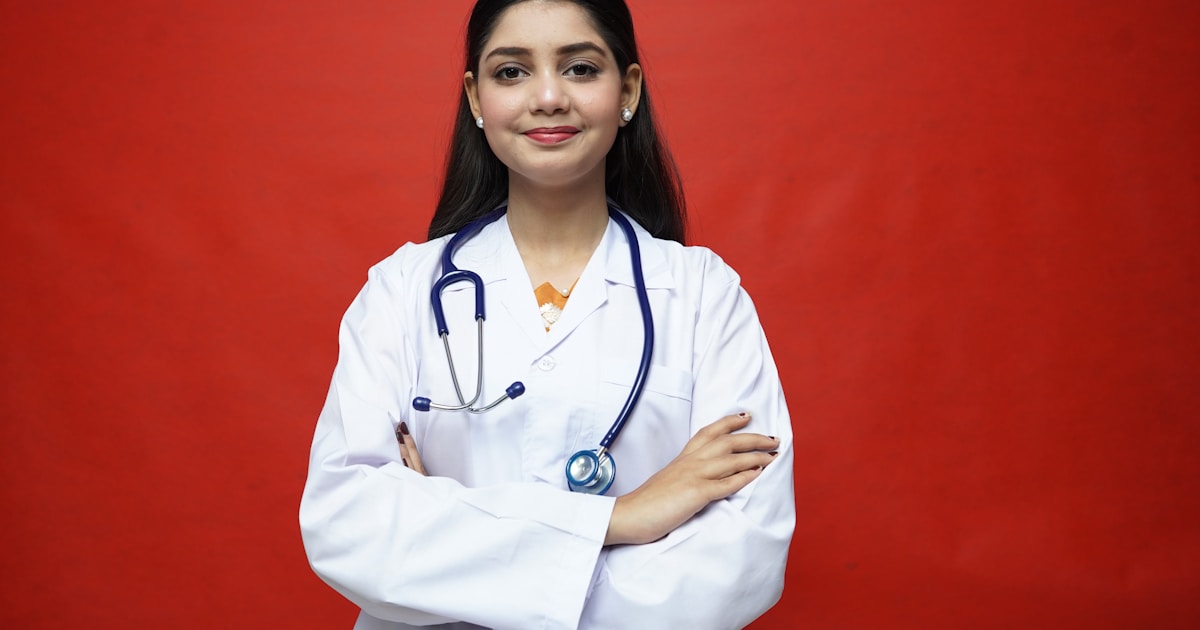 Схематичное изображение связи сердца и мозга, символизирующее взаимное влияние сердечно-сосудистого и когнитивного здоровья