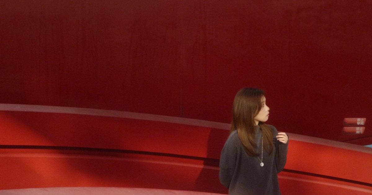 Телеведущая Саванна Гатри во время эфира или на официальном портрете