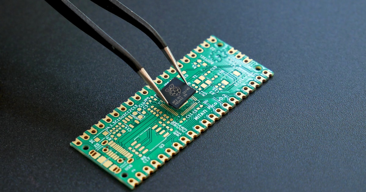 Схематичное изображение mesh-сети умного дома с устройствами, соединёнными через Thread