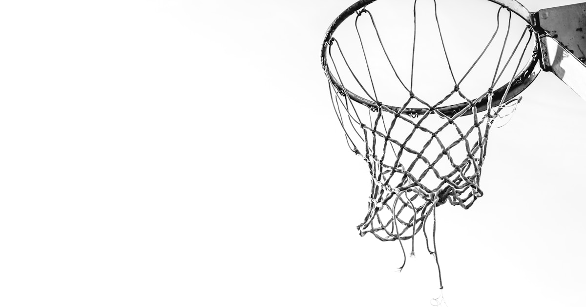 Яннис Адетокунбо на пресс-конференции или деловой встрече