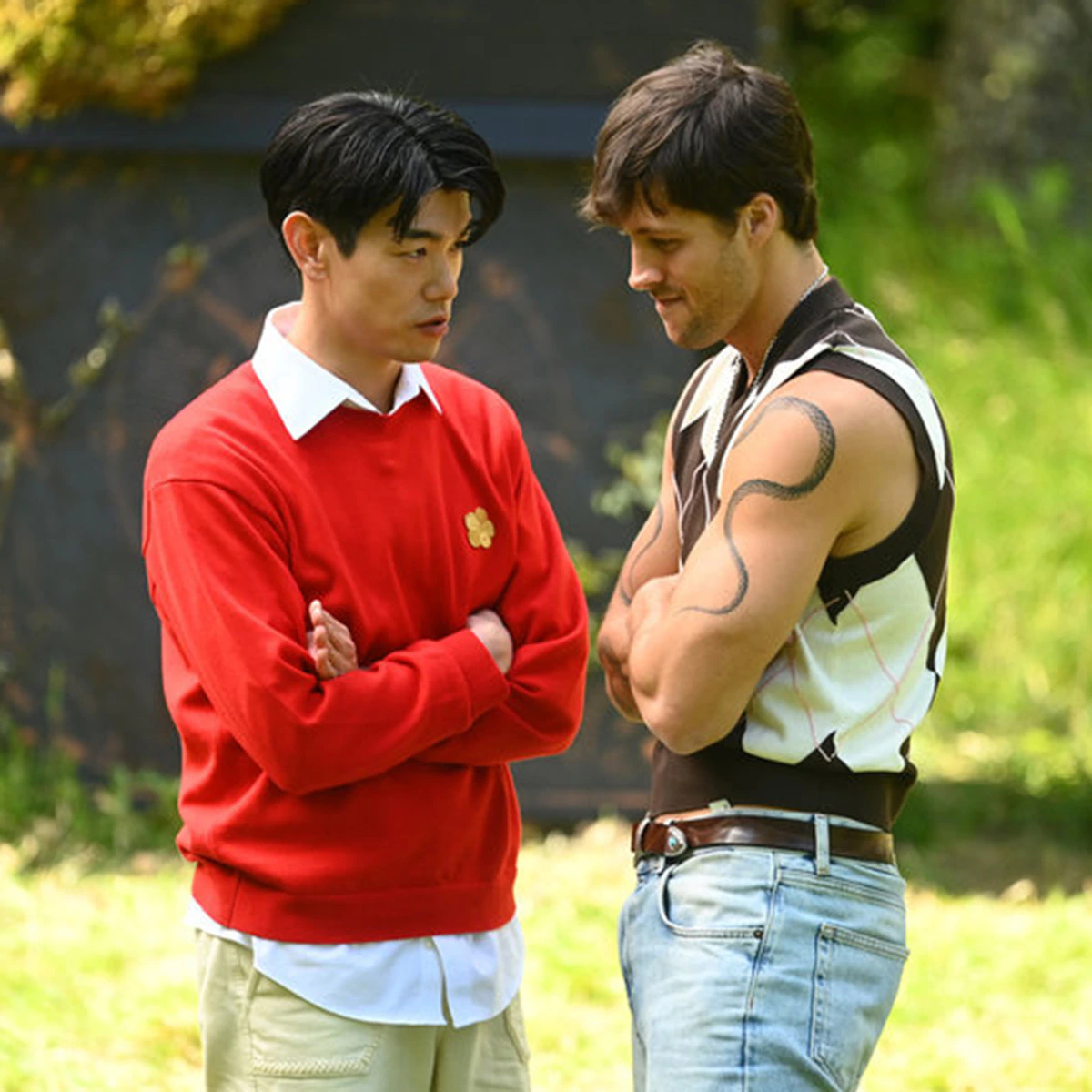 Участник реалити-шоу даёт интервью в студии