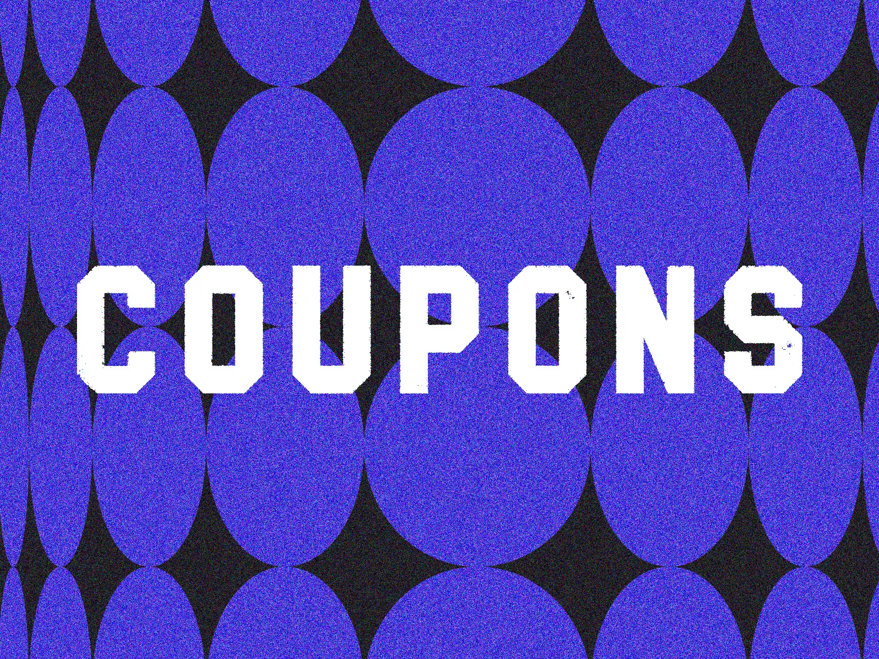 Покупатель выбирает бытовую технику в крупном магазине товаров для дома